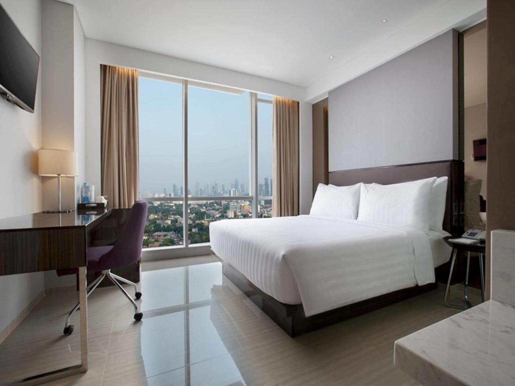 Hotel Santika Premiere Hayam Wuruk Jakarta Exterior photo